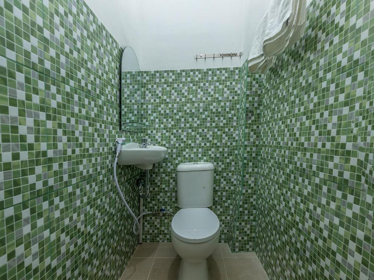 Oyo 1082 Kost Arie 1 Hotel Jacarta Exterior foto
